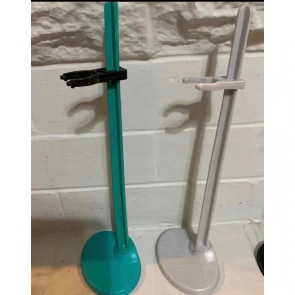 4 Monster High Doll Stands‎